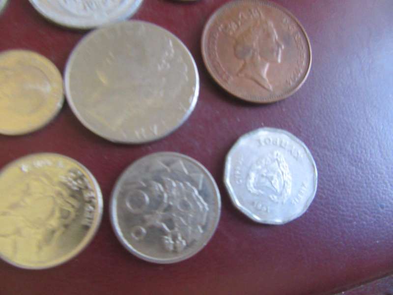 GOOD START FOR THE BEGINNER - 25 INTERNATIONAL COINS - AS PER SCAN - CO42