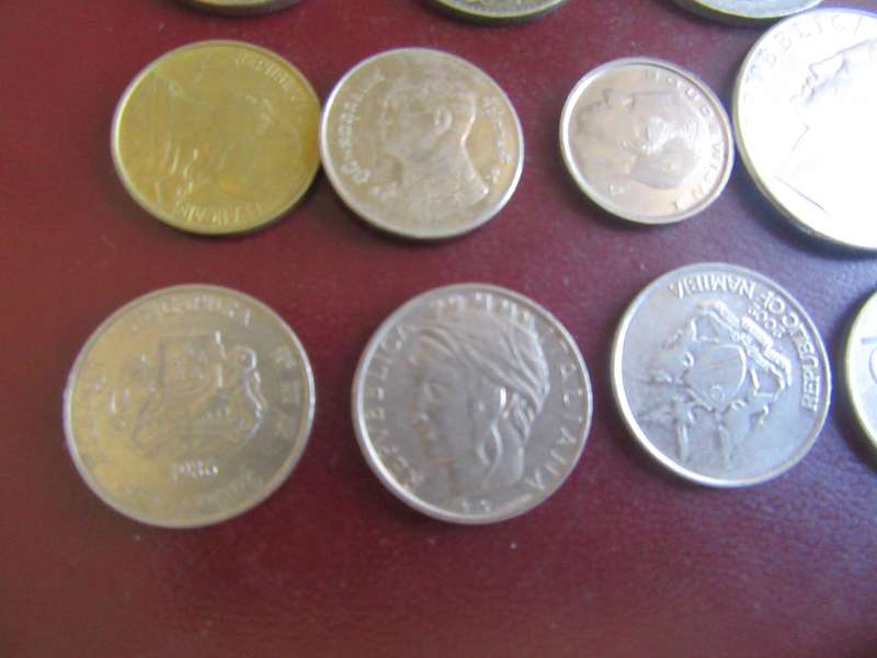 GOOD START FOR THE BEGINNER - 25 INTERNATIONAL COINS - AS PER SCAN - CO42