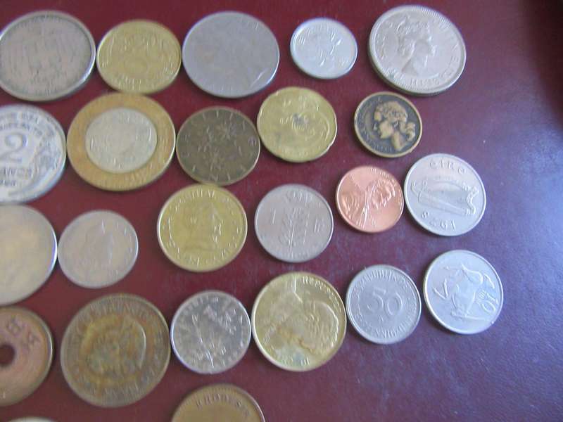 GOOD START FOR THE BEGINNER - 25 INTERNATIONALCOINS - AS PER SCAN - CO46