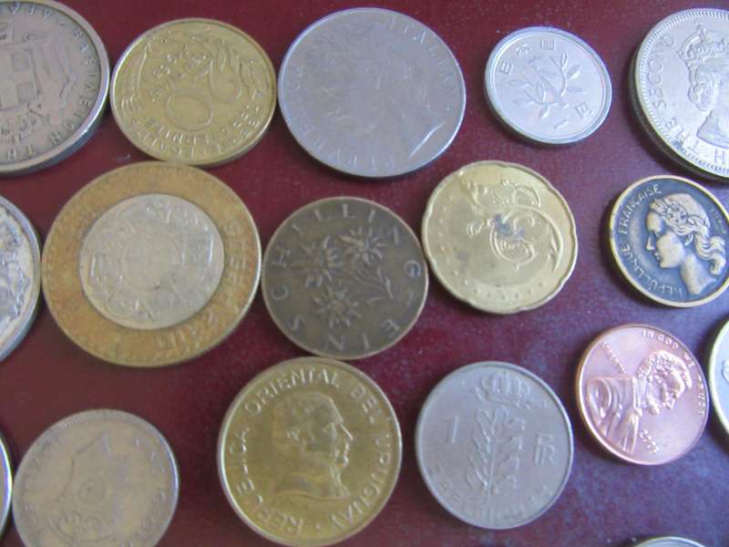 GOOD START FOR THE BEGINNER - 25 INTERNATIONALCOINS - AS PER SCAN - CO46