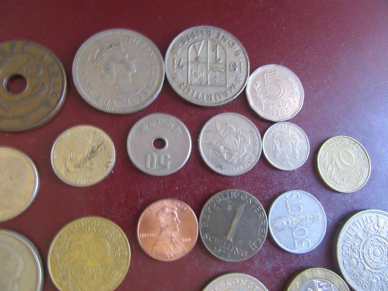 GOOD START FOR THE BEGINNER - 25 INTERNATIONAL COINS - AS PER SCAN - CO2
