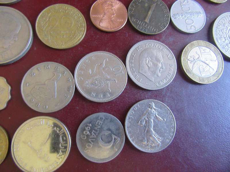 GOOD START FOR THE BEGINNER - 25 INTERNATIONAL COINS - AS PER SCAN - CO2