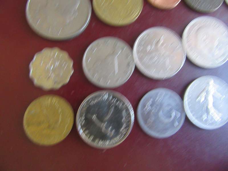 GOOD START FOR THE BEGINNER - 25 INTERNATIONAL COINS - AS PER SCAN - CO2