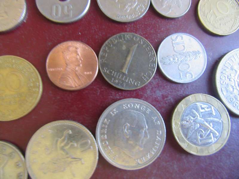 GOOD START FOR THE BEGINNER - 25 INTERNATIONAL COINS - AS PER SCAN - CO2