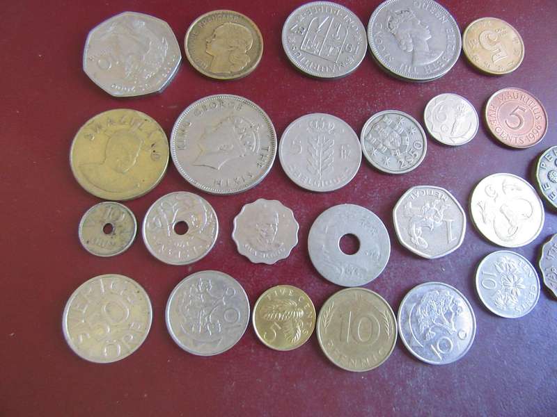GOOD START FOR THE BEGINNER - 25 INTERNATIONAL STAMPS - AS PER SCAN - CO3