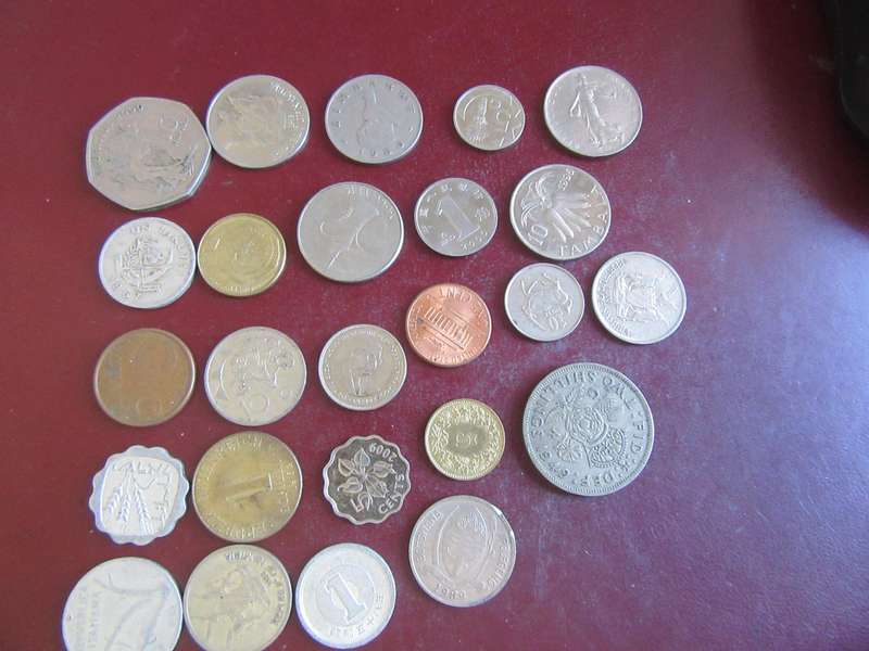 GOOD START FOR THE BEGINNER - 25 INTERNATIONAL COINS - AS PER SCAN - R2