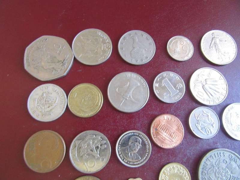 GOOD START FOR THE BEGINNER - 25 INTERNATIONAL COINS - AS PER SCAN - R2