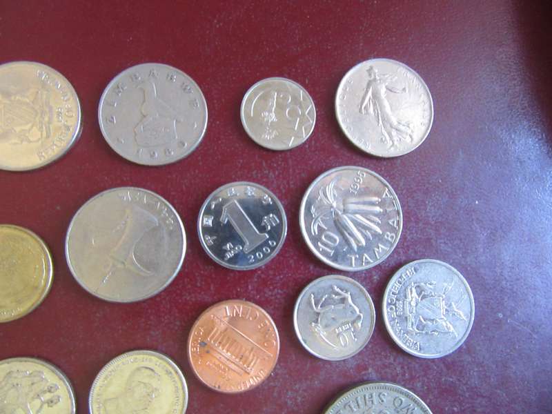 GOOD START FOR THE BEGINNER - 25 INTERNATIONAL COINS - AS PER SCAN - R2