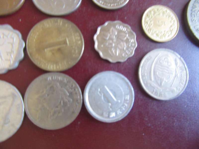 GOOD START FOR THE BEGINNER - 25 INTERNATIONAL COINS - AS PER SCAN - R2