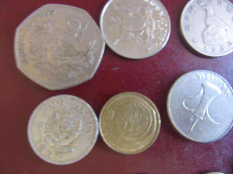 GOOD START FOR THE BEGINNER - 25 INTERNATIONAL COINS - AS PER SCAN - R2