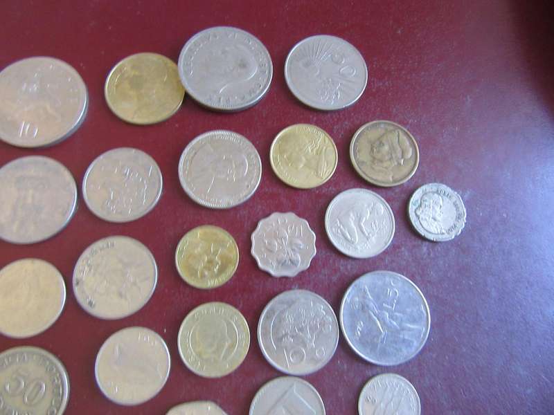 GOODSTARTFOR THE BEGINNER - 25INTERNATIONAL COINS - AS PER SCAN - CO41