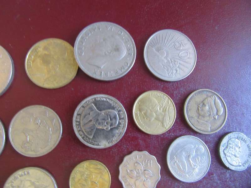 GOODSTARTFOR THE BEGINNER - 25INTERNATIONAL COINS - AS PER SCAN - CO41
