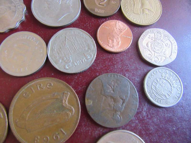 GOOD START FOR THE BEGINNER - 25 INTERNATIONAL COINS - AS PER SCAN - R3