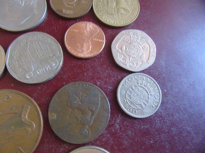 GOOD START FOR THE BEGINNER - 25 INTERNATIONAL COINS - AS PER SCAN - R3