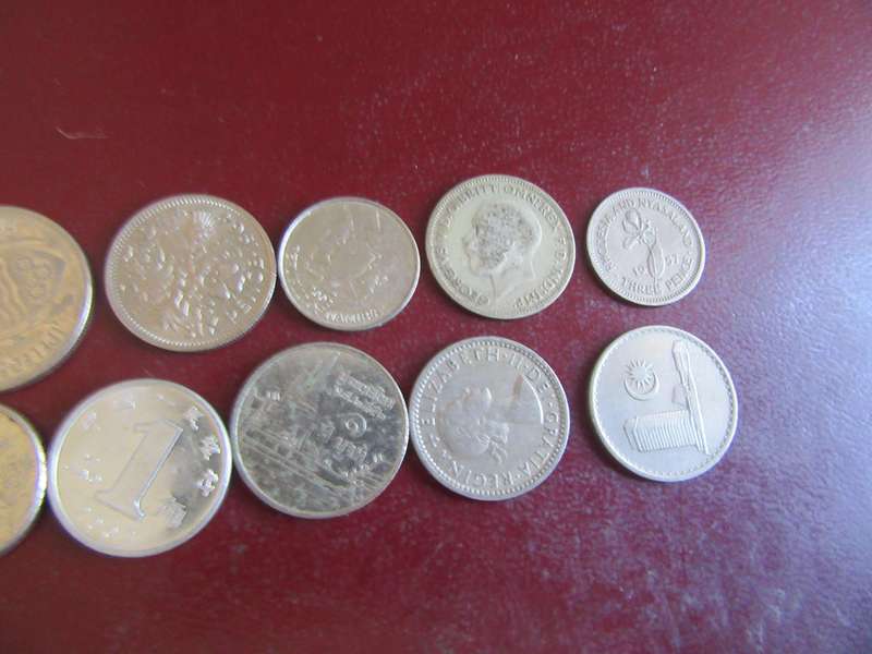GOOD START FOR THE BEGINNER -10 INTERNATIONAL COINS - AS PER SCAN - CO32