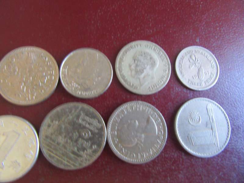 GOOD START FOR THE BEGINNER -10 INTERNATIONAL COINS - AS PER SCAN - CO32