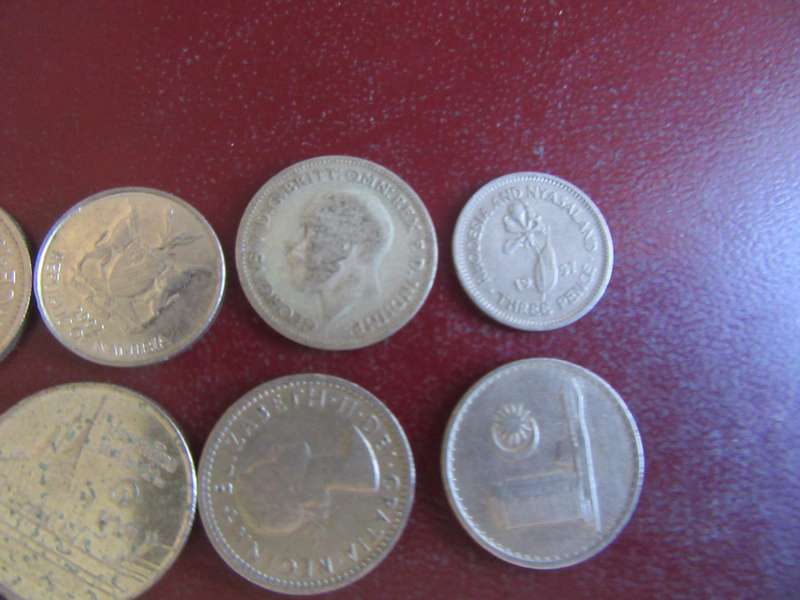 GOOD START FOR THE BEGINNER -10 INTERNATIONAL COINS - AS PER SCAN - CO32