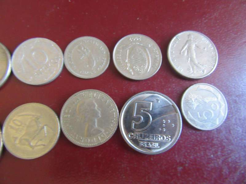 GOOD START FOR THE BEGINNER - 10 INTERNATIONAL COINS - AS PER SCAN - CO31