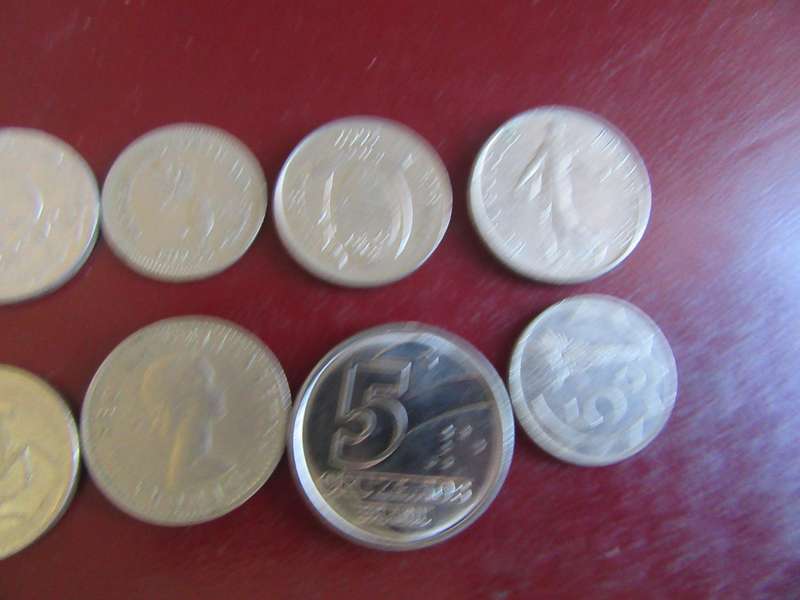 GOOD START FOR THE BEGINNER - 10 INTERNATIONAL COINS - AS PER SCAN - CO31