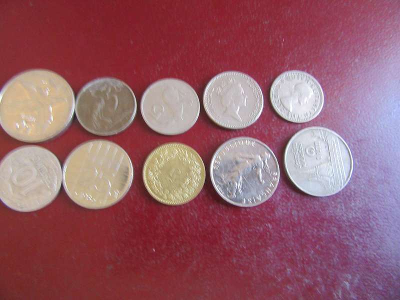 GOOD START FOR THE BEGINNER - 10 INTERNATIONAL COINS - AS PER SCAN -CO33