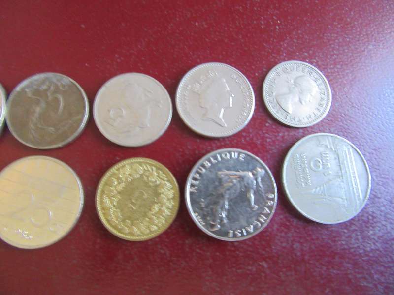 GOOD START FOR THE BEGINNER - 10 INTERNATIONAL COINS - AS PER SCAN -CO33