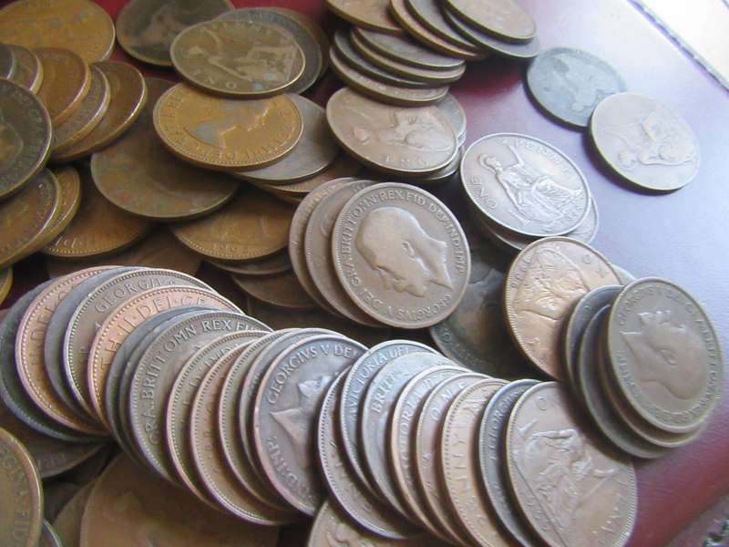 BARGAIN - 125OLD UK PENNIES/ VARIOUS YEARS - BID PER ITEM