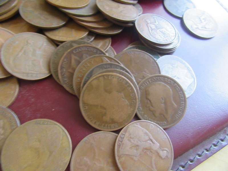 BARGAIN - 125OLD UK PENNIES/ VARIOUS YEARS - BID PER ITEM