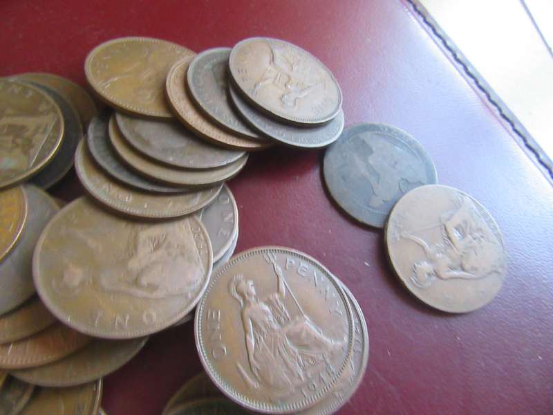 BARGAIN - 125OLD UK PENNIES/ VARIOUS YEARS - BID PER ITEM