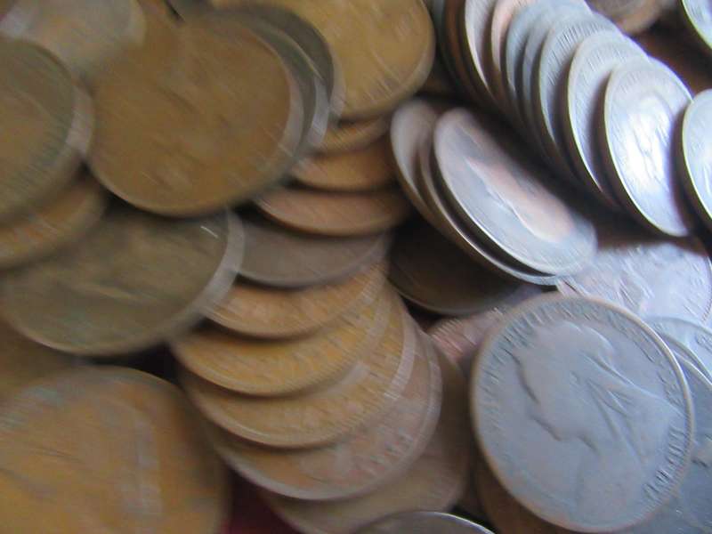 BARGAIN - 125OLD UK PENNIES/ VARIOUS YEARS - BID PER ITEM