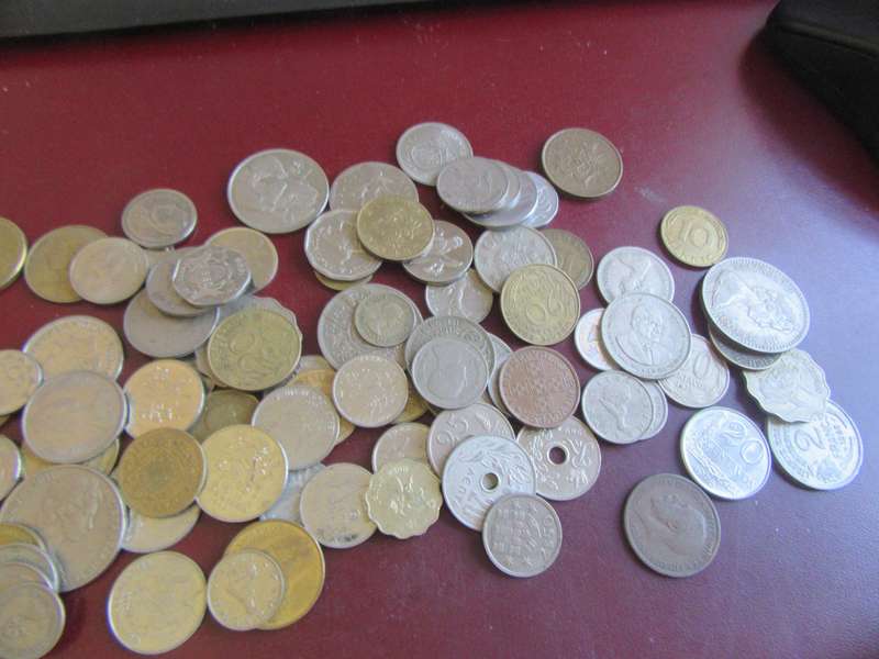 250 international coins - LOT6