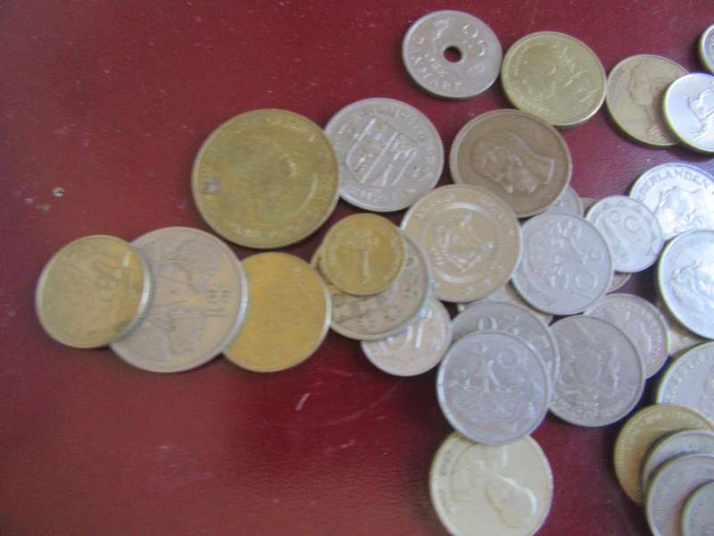 250 international coins - LOT6