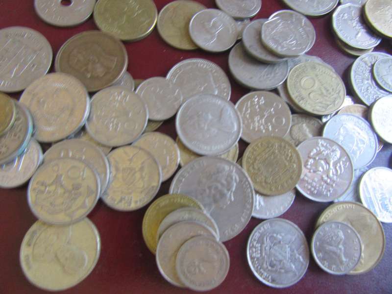 250 international coins - LOT6