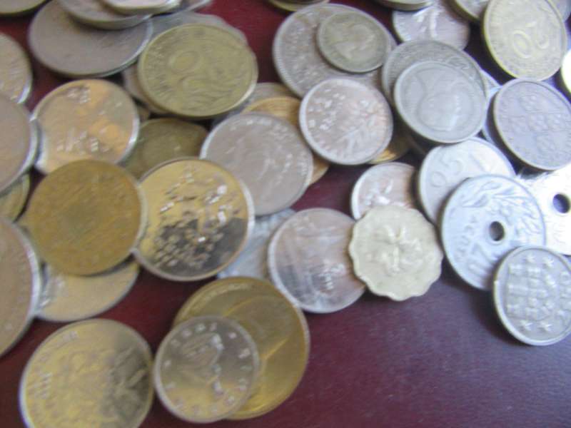 250 international coins - LOT6