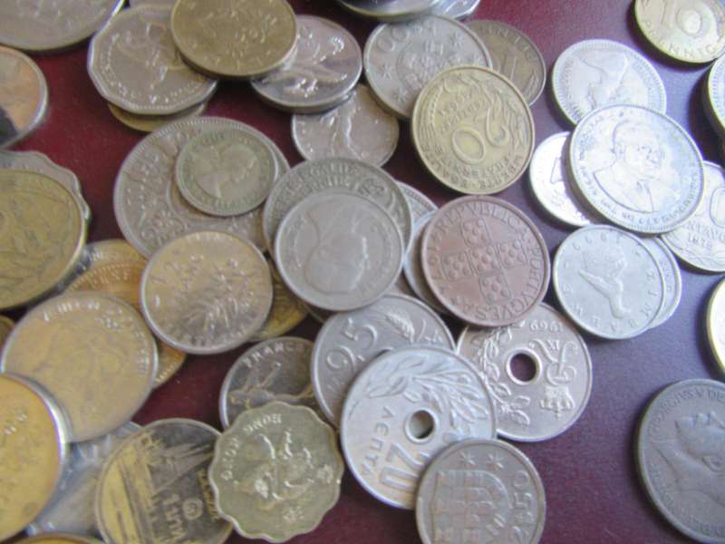 250 international coins - LOT6