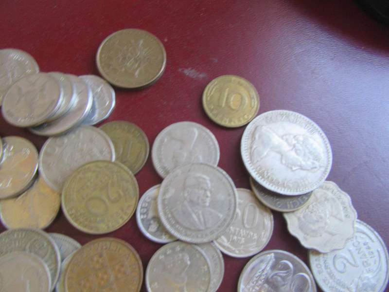 250 international coins - LOT6
