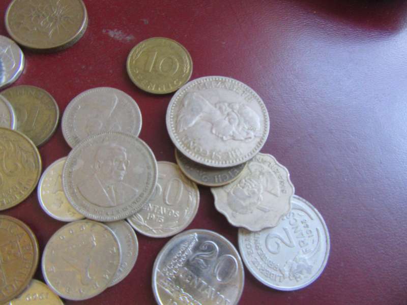 250 international coins - LOT6