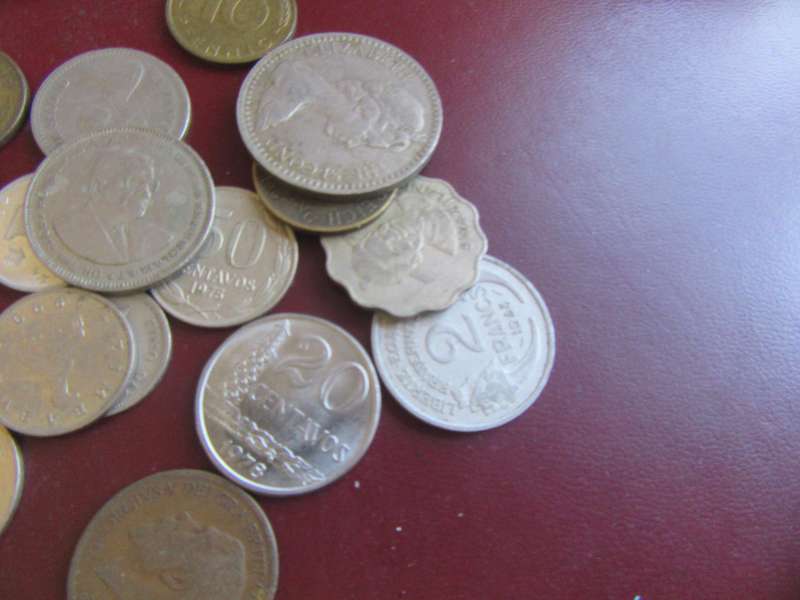250 international coins - LOT6
