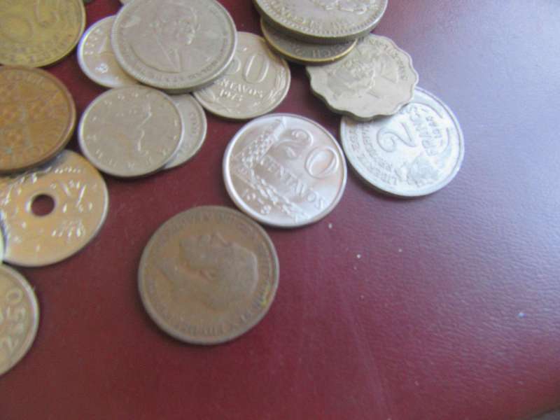 250 international coins - LOT6