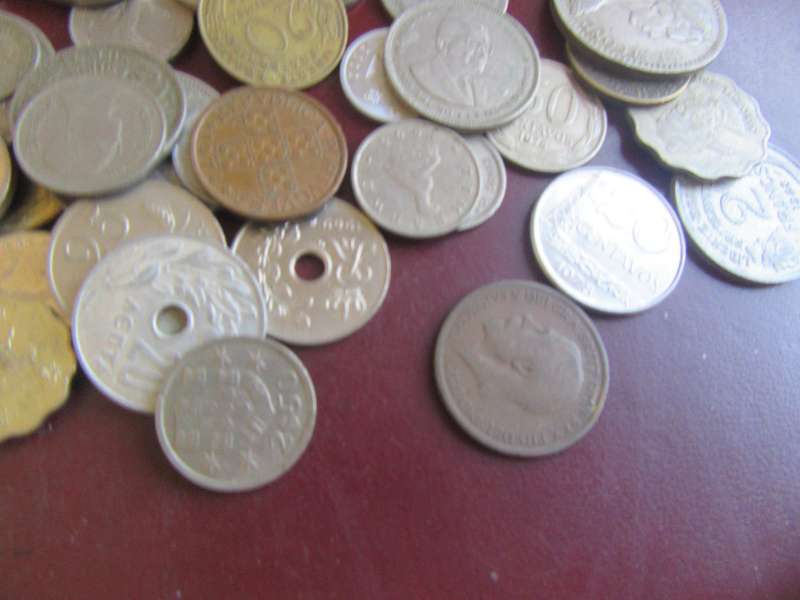 250 international coins - LOT6