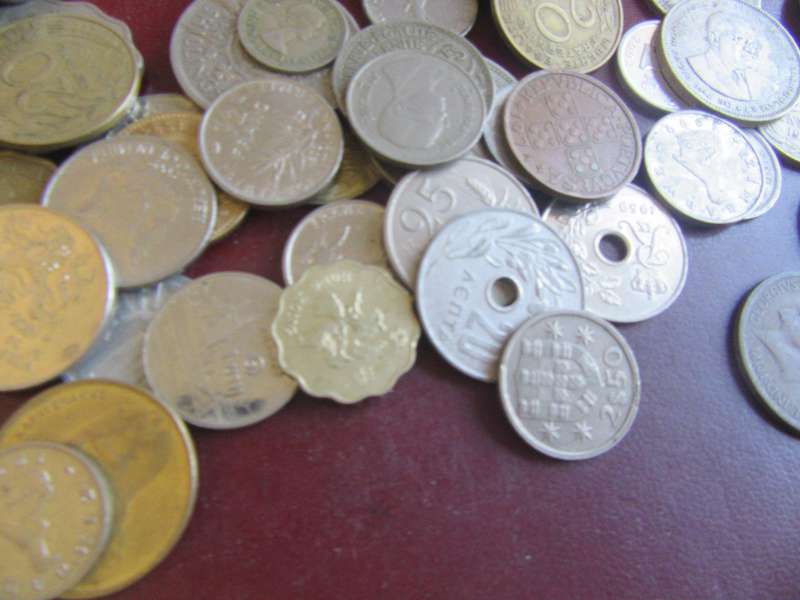 250 international coins - LOT6