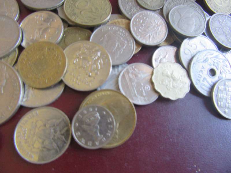 250 international coins - LOT6