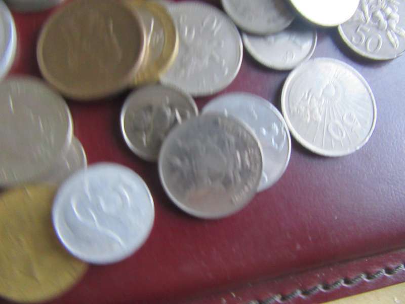 GOOD START FOR THE BEGINNER - 300INTERNATIONAL COINS AS PER SCAN - BID PER ITEM - LOT 4