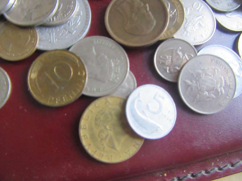 GOOD START FOR THE BEGINNER - 300INTERNATIONAL COINS AS PER SCAN - BID PER ITEM - LOT 4