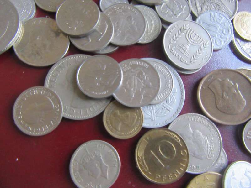 GOOD START FOR THE BEGINNER - 300INTERNATIONAL COINS AS PER SCAN - BID PER ITEM - LOT 4
