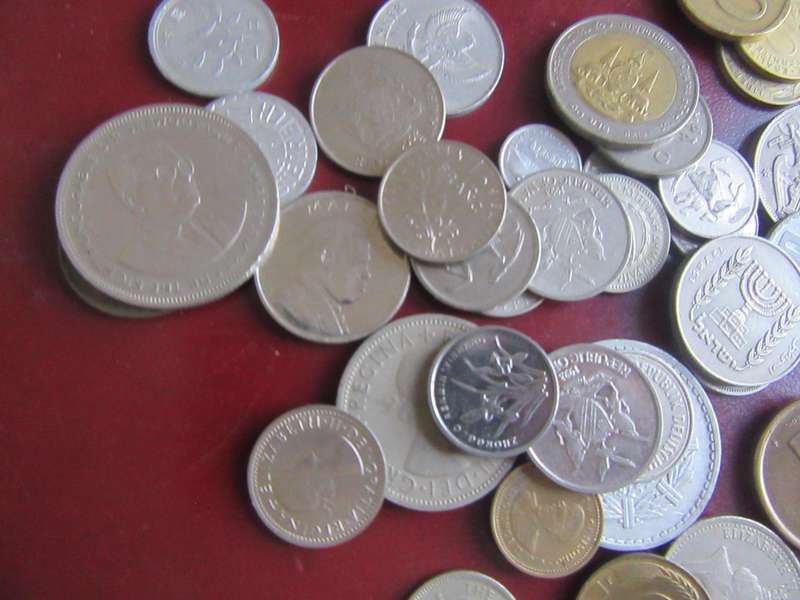 GOOD START FOR THE BEGINNER - 300INTERNATIONAL COINS AS PER SCAN - BID PER ITEM - LOT 4