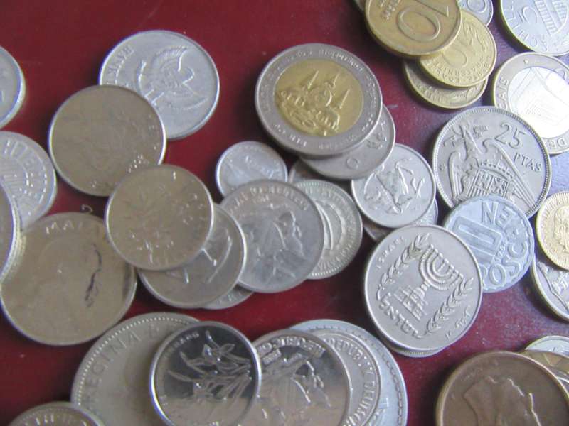 GOOD START FOR THE BEGINNER - 300INTERNATIONAL COINS AS PER SCAN - BID PER ITEM - LOT 4