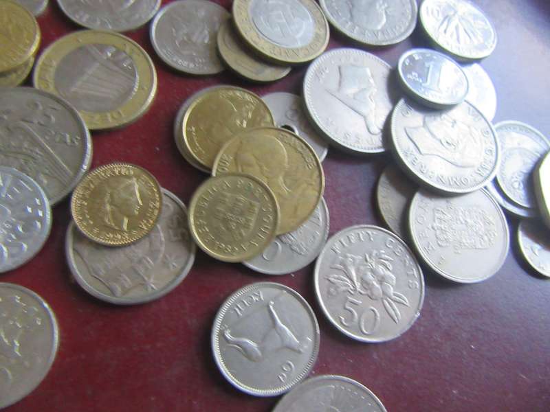 GOOD START FOR THE BEGINNER - 300INTERNATIONAL COINS AS PER SCAN - BID PER ITEM - LOT 4