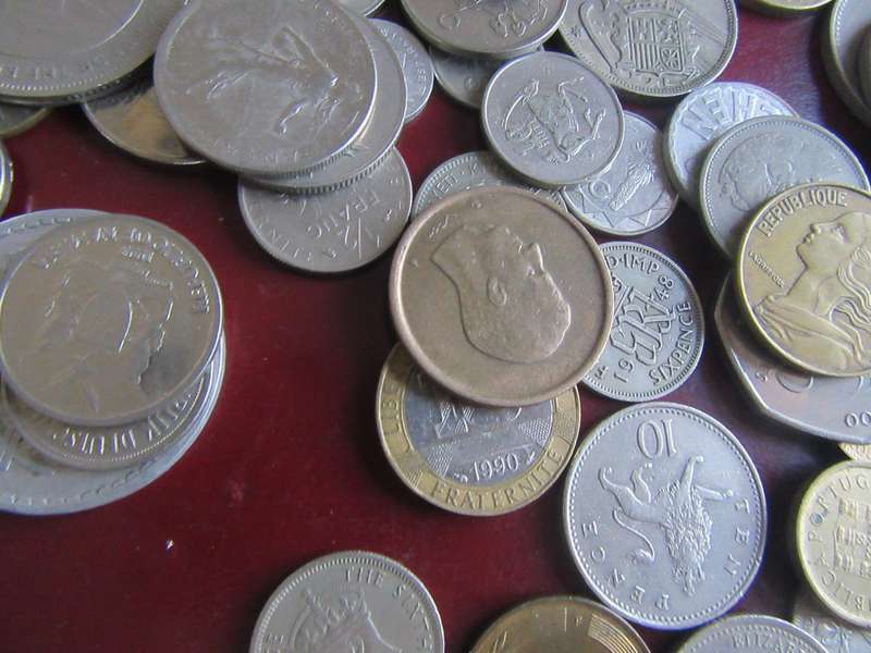 GOOD START FOR THE BEGINNER - 300INTERNATIONAL COINS AS PER SCAN - BID PER ITEM - LOT 4