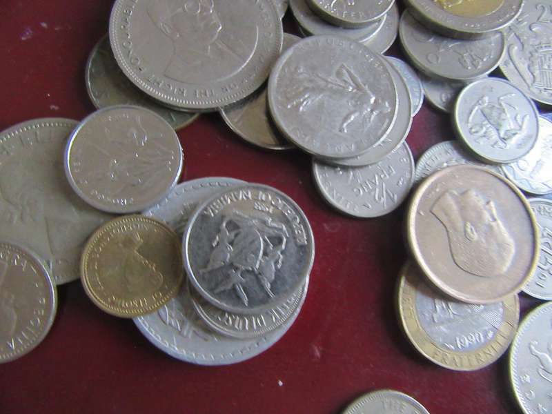 GOOD START FOR THE BEGINNER - 300INTERNATIONAL COINS AS PER SCAN - BID PER ITEM - LOT 4