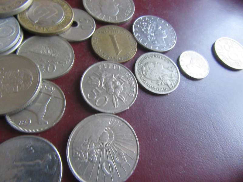 GOOD START FOR THE BEGINNER - 300INTERNATIONAL COINS AS PER SCAN - BID PER ITEM - LOT 4